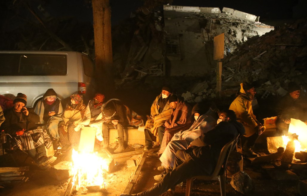 Liyakatsızlar sıcak yataklarında yatarken liyakatlılar soğuk havada bir kişiyi bile yaşatma mücadelesinde - Resim: 6