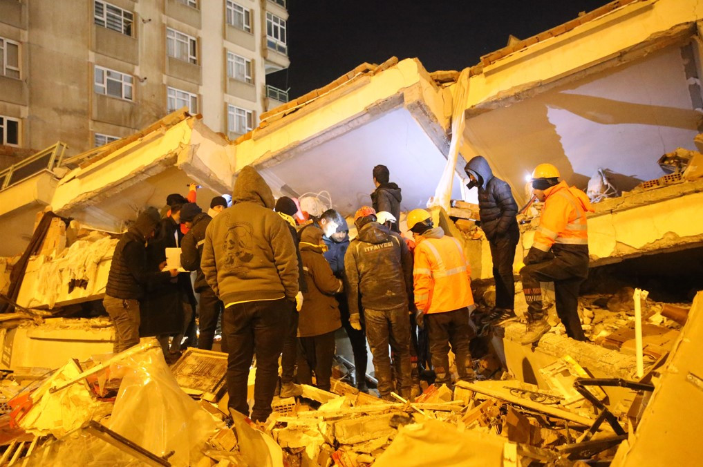 Liyakatsızlar sıcak yataklarında yatarken liyakatlılar soğuk havada bir kişiyi bile yaşatma mücadelesinde - Resim: 87