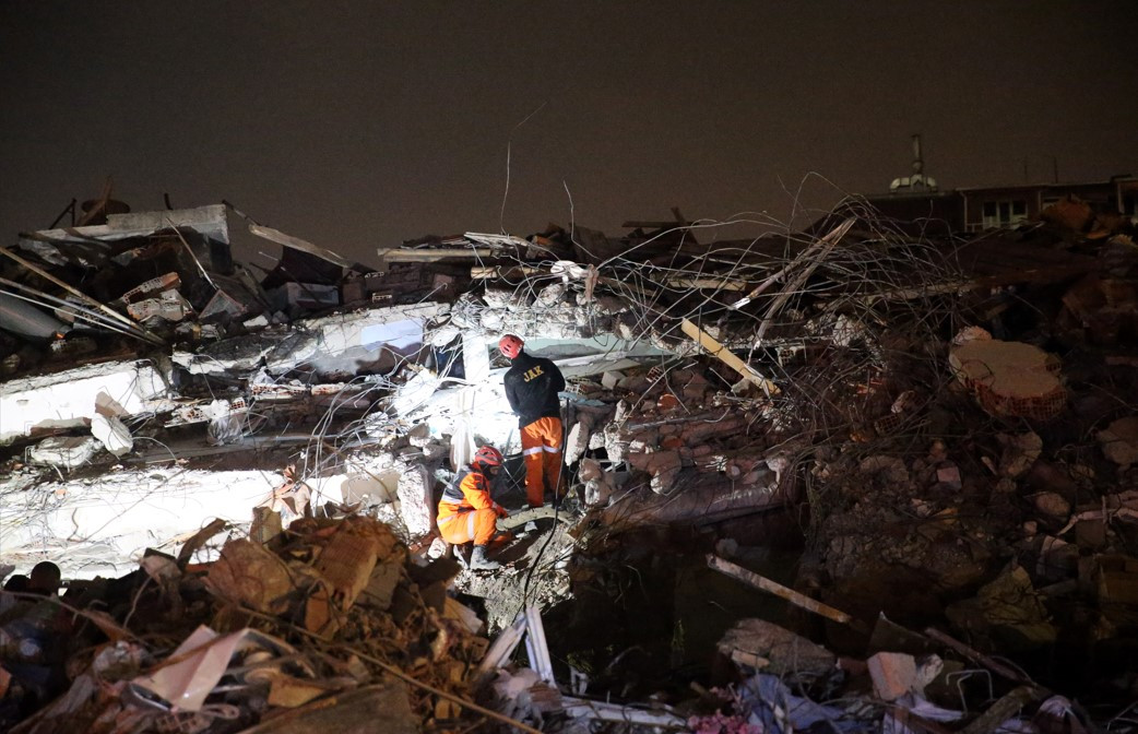 Liyakatsızlar sıcak yataklarında yatarken liyakatlılar soğuk havada bir kişiyi bile yaşatma mücadelesinde - Resim: 88