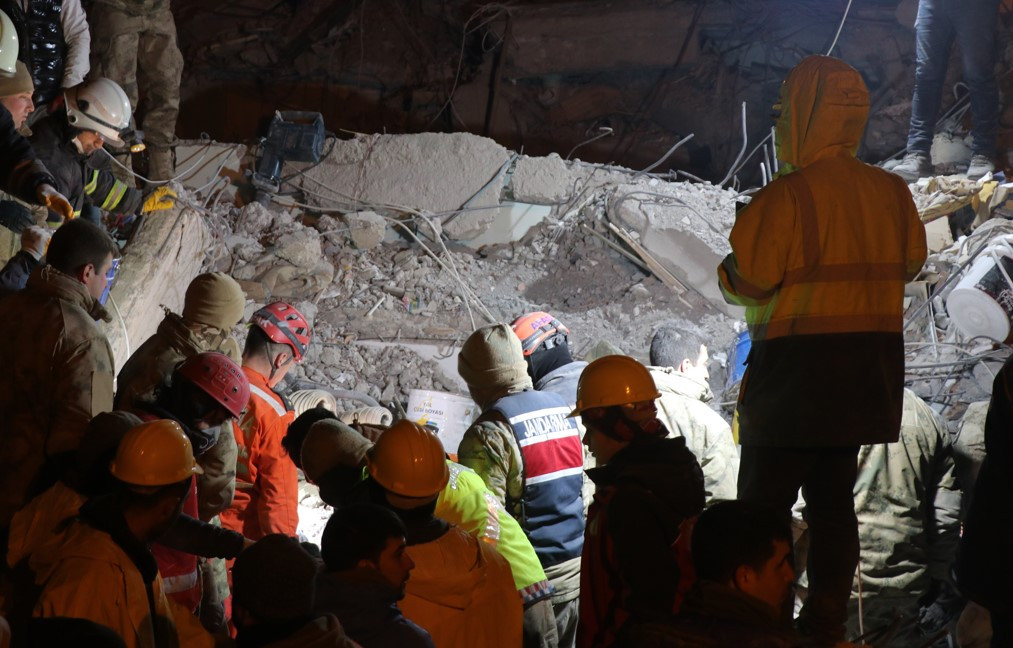 Liyakatsızlar sıcak yataklarında yatarken liyakatlılar soğuk havada bir kişiyi bile yaşatma mücadelesinde - Resim: 64