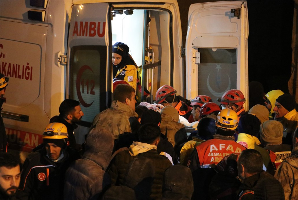 Liyakatsızlar sıcak yataklarında yatarken liyakatlılar soğuk havada bir kişiyi bile yaşatma mücadelesinde - Resim: 55