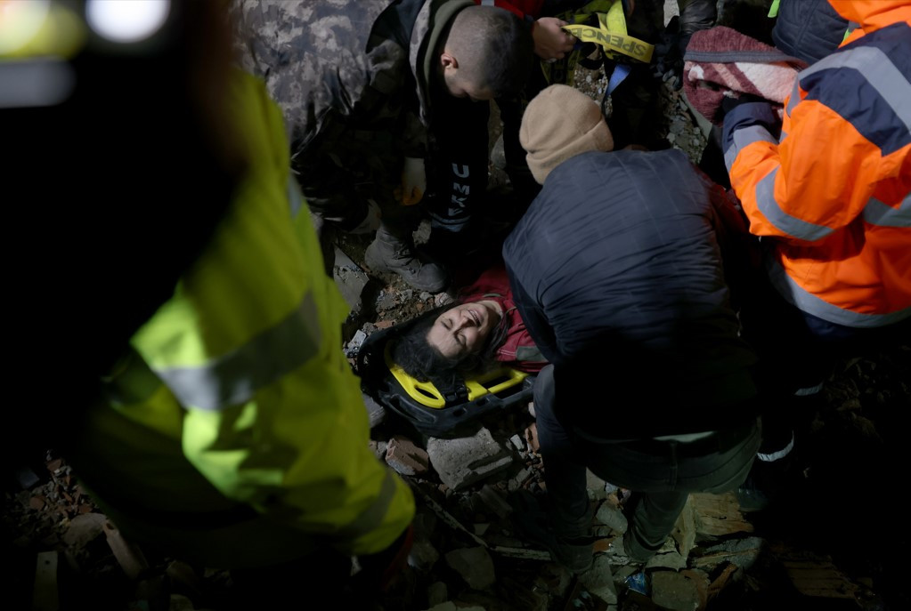 Liyakatsızlar sıcak yataklarında yatarken liyakatlılar soğuk havada bir kişiyi bile yaşatma mücadelesinde - Resim: 31