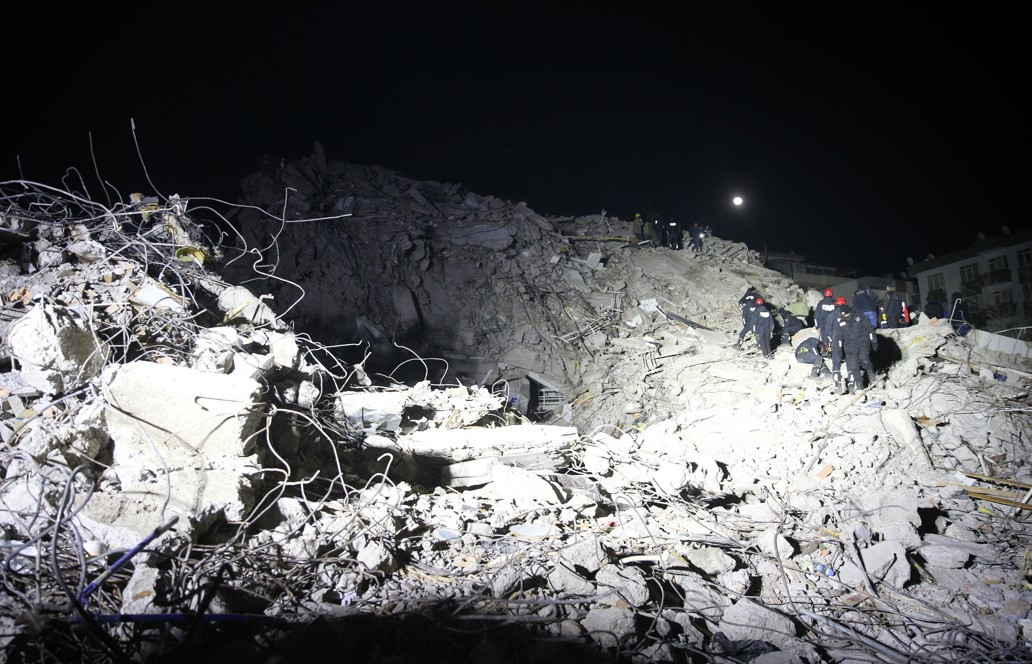 Liyakatsızlar sıcak yataklarında yatarken liyakatlılar soğuk havada bir kişiyi bile yaşatma mücadelesinde - Resim: 89