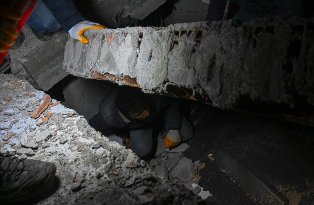 Liyakatsızlar sıcak yataklarında yatarken liyakatlılar soğuk havada bir kişiyi bile yaşatma mücadelesinde - Resim: 48