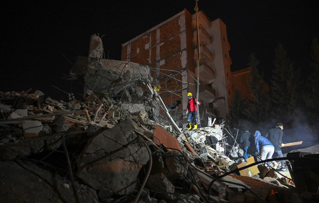 Liyakatsızlar sıcak yataklarında yatarken liyakatlılar soğuk havada bir kişiyi bile yaşatma mücadelesinde - Resim: 38