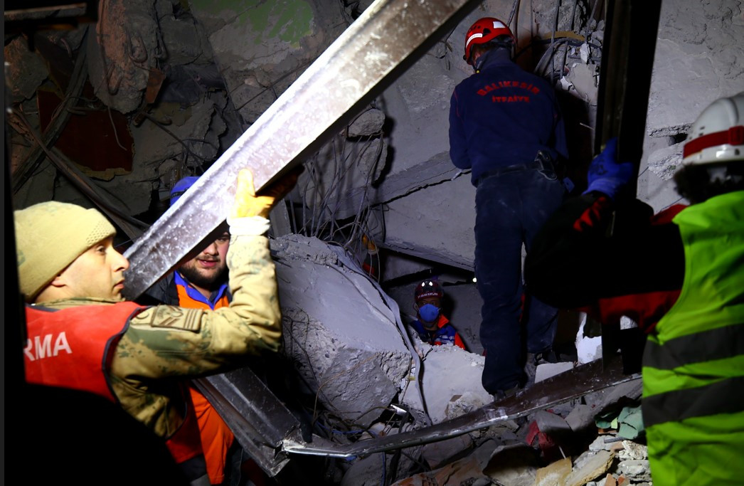 Liyakatsızlar sıcak yataklarında yatarken liyakatlılar soğuk havada bir kişiyi bile yaşatma mücadelesinde - Resim: 50