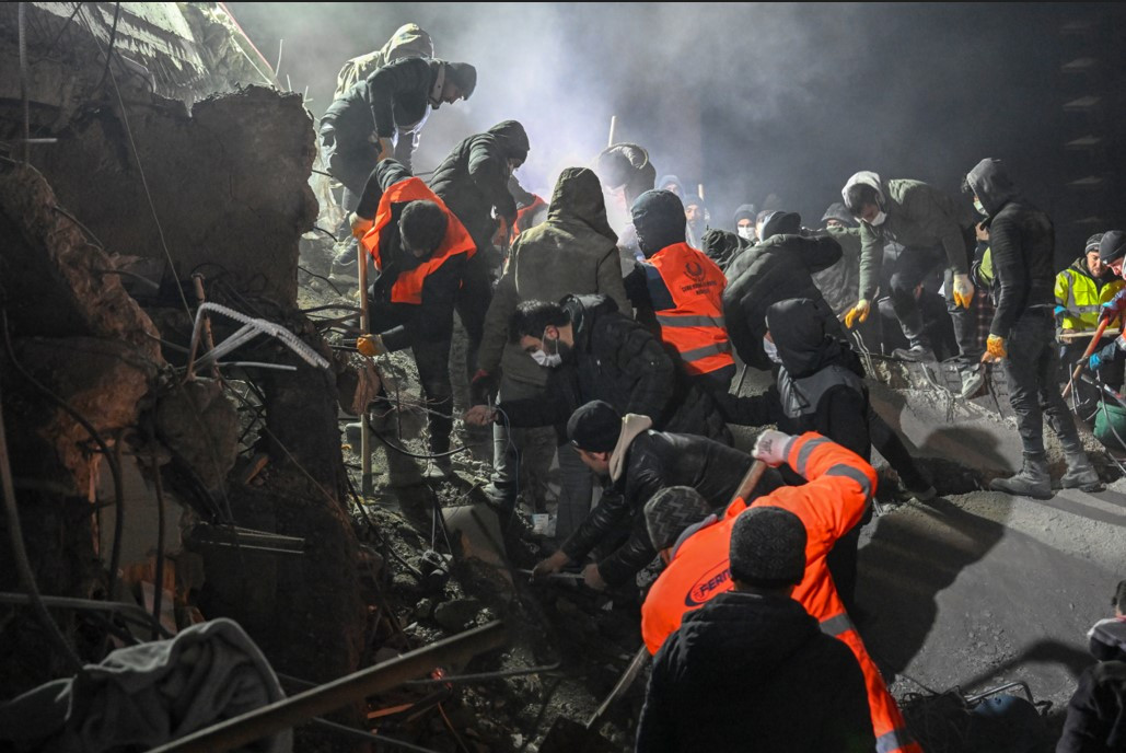 Liyakatsızlar sıcak yataklarında yatarken liyakatlılar soğuk havada bir kişiyi bile yaşatma mücadelesinde - Resim: 41