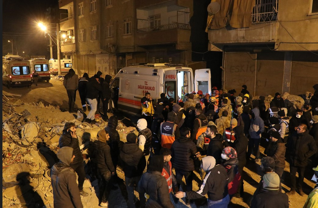 Liyakatsızlar sıcak yataklarında yatarken liyakatlılar soğuk havada bir kişiyi bile yaşatma mücadelesinde - Resim: 54