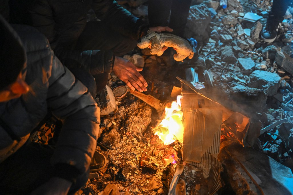 Liyakatsızlar sıcak yataklarında yatarken liyakatlılar soğuk havada bir kişiyi bile yaşatma mücadelesinde - Resim: 5