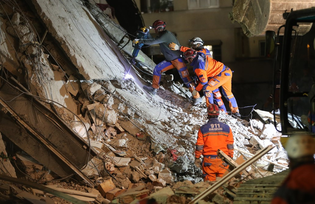 Liyakatsızlar sıcak yataklarında yatarken liyakatlılar soğuk havada bir kişiyi bile yaşatma mücadelesinde - Resim: 90