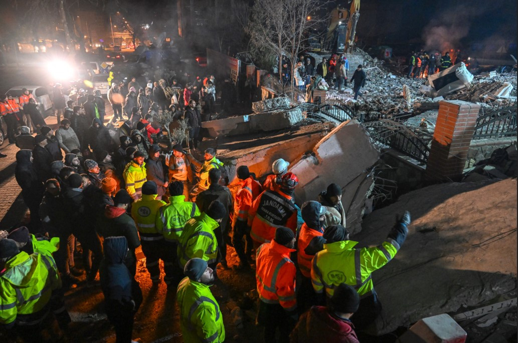Liyakatsızlar sıcak yataklarında yatarken liyakatlılar soğuk havada bir kişiyi bile yaşatma mücadelesinde - Resim: 44