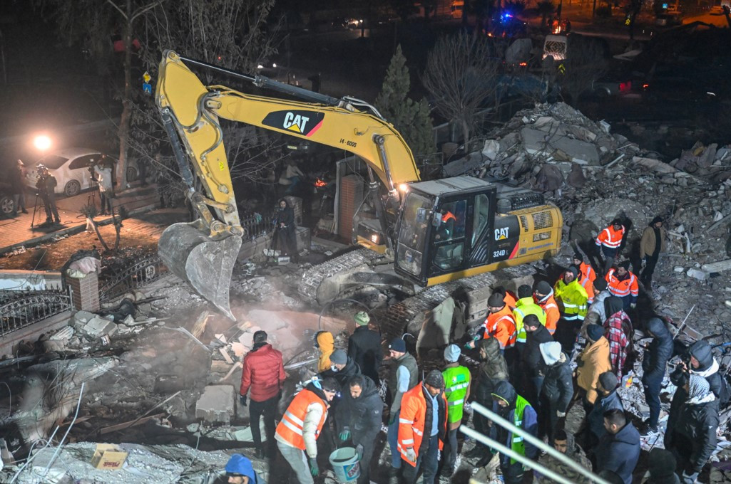 Liyakatsızlar sıcak yataklarında yatarken liyakatlılar soğuk havada bir kişiyi bile yaşatma mücadelesinde - Resim: 45