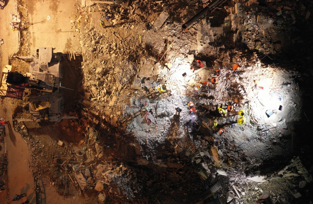 Liyakatsızlar sıcak yataklarında yatarken liyakatlılar soğuk havada bir kişiyi bile yaşatma mücadelesinde - Resim: 92