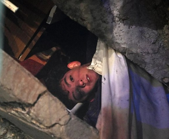 Liyakatsızlar sıcak yataklarında yatarken liyakatlılar soğuk havada bir kişiyi bile yaşatma mücadelesinde - Resim: 9