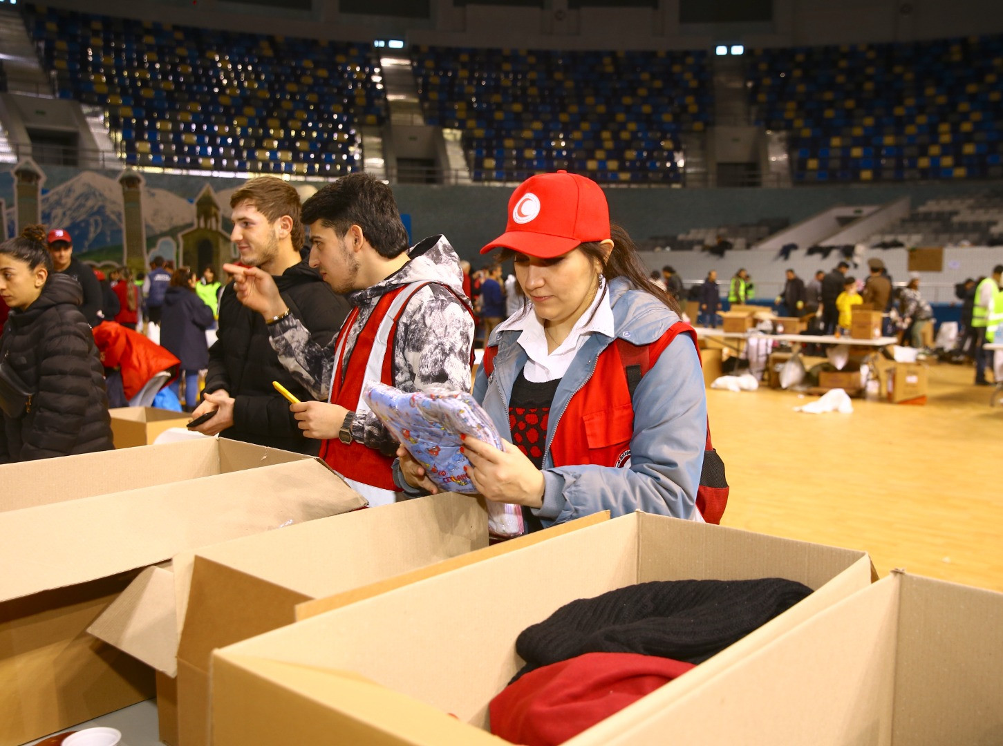 Azerbaycan Türkiye'ye 1541 ton insani yardım gönderdi - Resim: 10