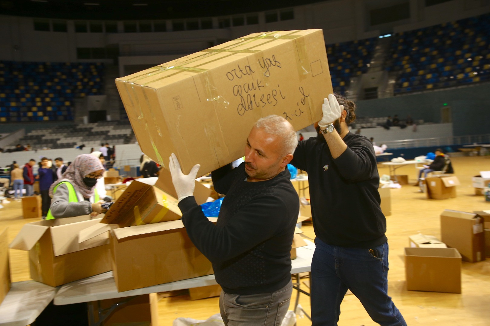 Azerbaycan Türkiye'ye 1541 ton insani yardım gönderdi - Resim: 4