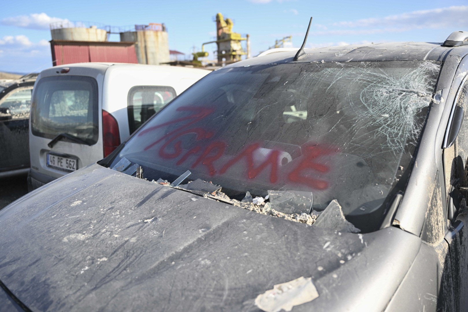 Depremde hasar gören araçlar da kaldırılıyor - Resim: 2
