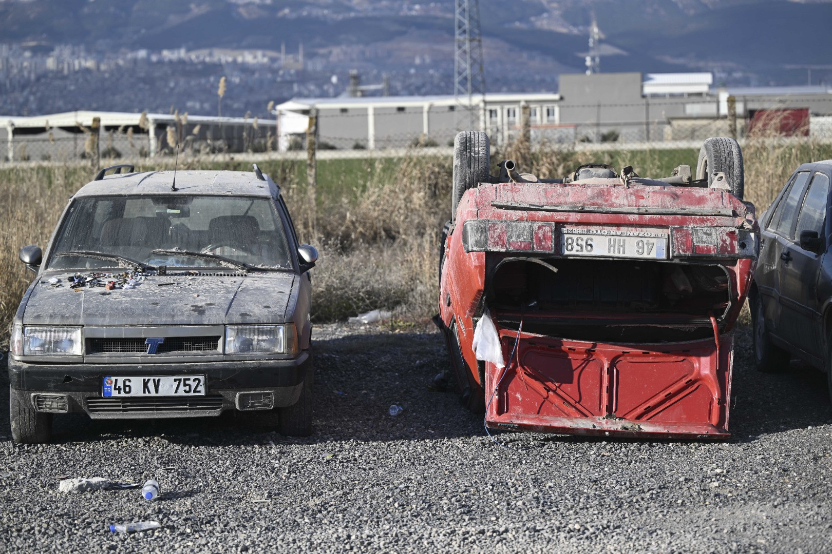 Depremde hasar gören araçlar da kaldırılıyor - Resim: 8