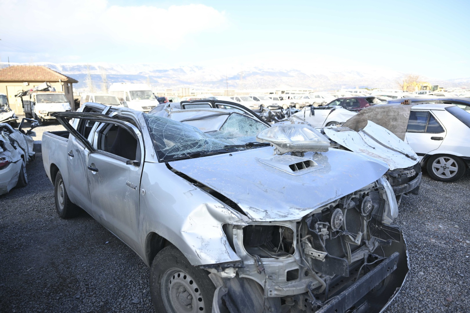 Depremde hasar gören araçlar da kaldırılıyor - Resim: 4