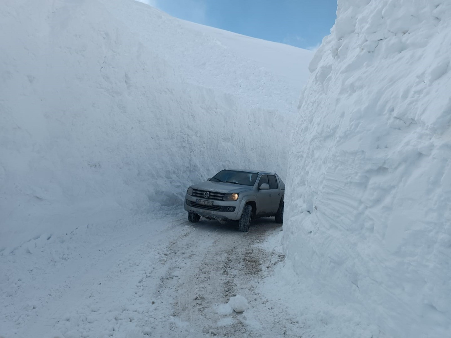 Kar tünelleri kepçe boyunu geçti - Resim: 1