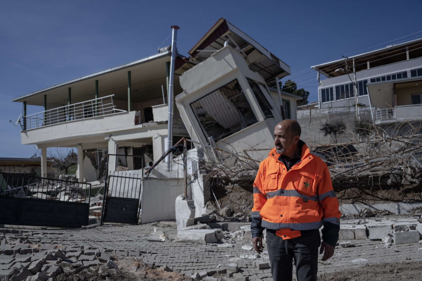 Deprem mahalleyi ikiye böldü! Tam 4 metre kayma var - Resim: 12