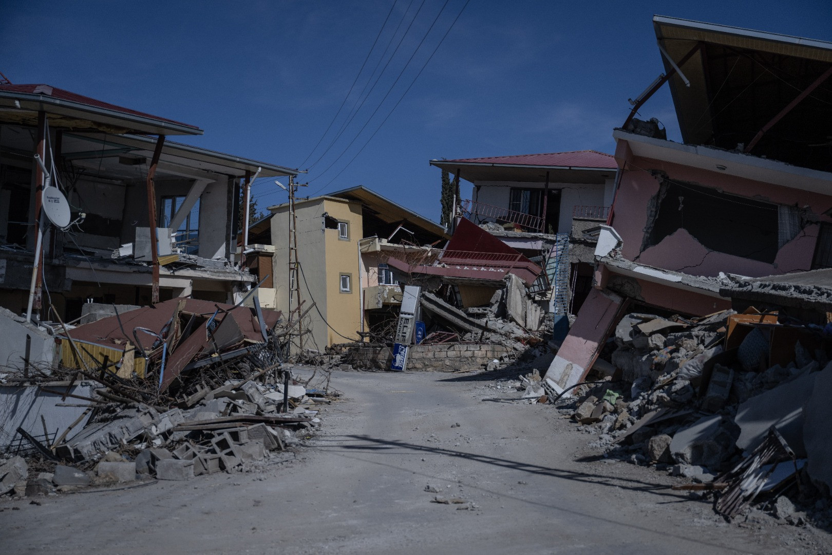 Deprem mahalleyi ikiye böldü! Tam 4 metre kayma var - Resim: 10