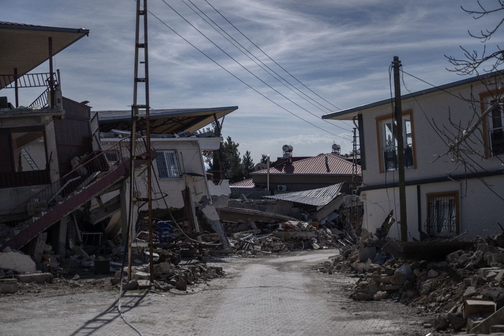 Deprem mahalleyi ikiye böldü! Tam 4 metre kayma var - Resim: 9