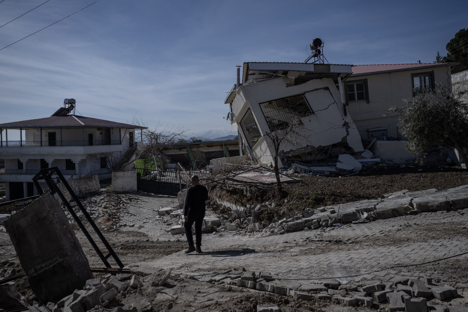 Deprem mahalleyi ikiye böldü! Tam 4 metre kayma var - Resim: 13