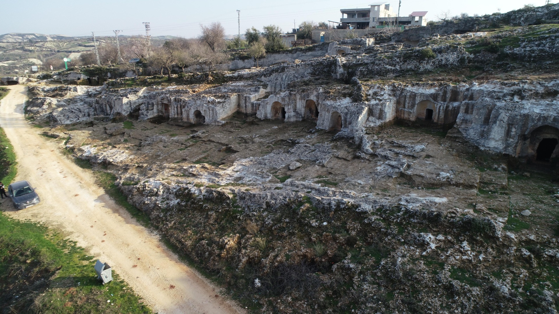 'Gelinler Dağı'ndaki tarihi kaya mezarları, depremlerde hasar görmedi - Resim: 11