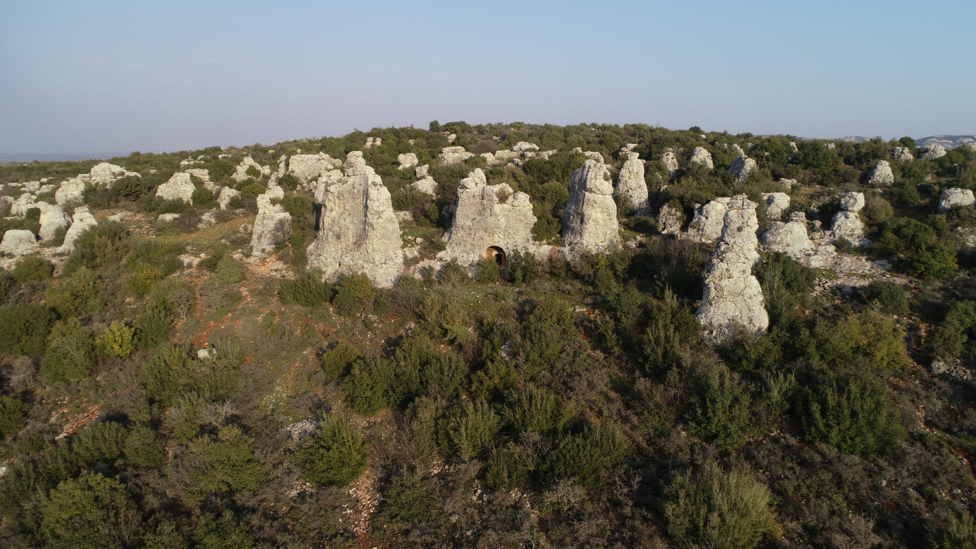 'Gelinler Dağı'ndaki tarihi kaya mezarları, depremlerde hasar görmedi - Resim: 9