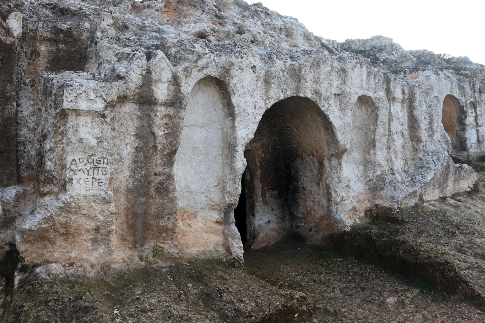 'Gelinler Dağı'ndaki tarihi kaya mezarları, depremlerde hasar görmedi - Resim: 6