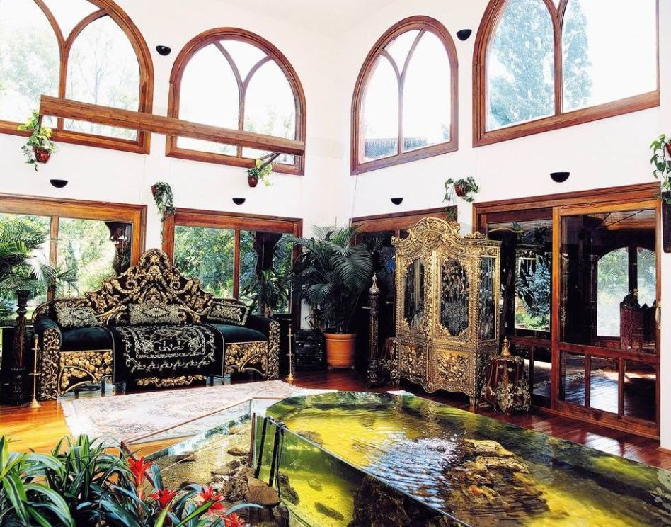 Dünyaca ünlü kişi oturacak. Adnan Oktar'ın villası satıldı - Resim: 11