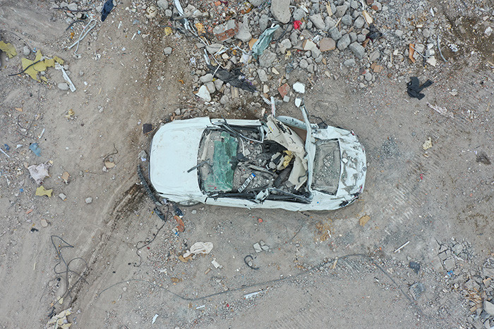 Deprem felaketinde oto galeriler büyük yara aldı - Resim: 11