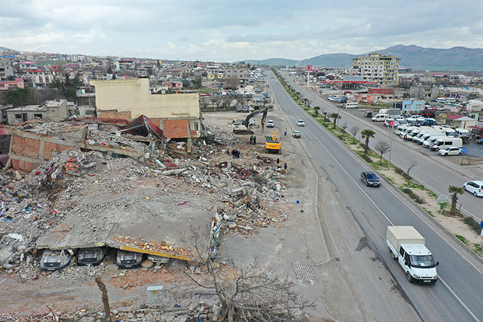 Deprem felaketinde oto galeriler büyük yara aldı - Resim: 8