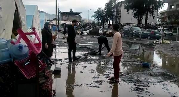 İskenderun'da çadır kent sular altında kaldı - Resim: 6
