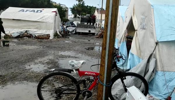İskenderun'da çadır kent sular altında kaldı - Resim: 8