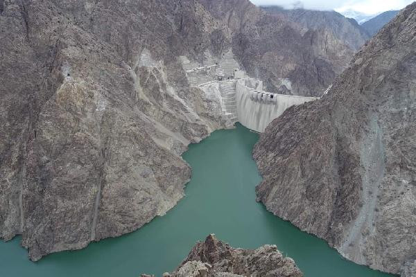 Hayalet şehirde binalar sular altında - Resim: 13