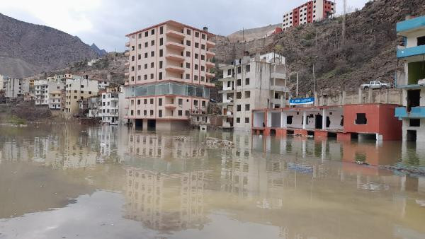 Hayalet şehirde binalar sular altında - Resim: 6
