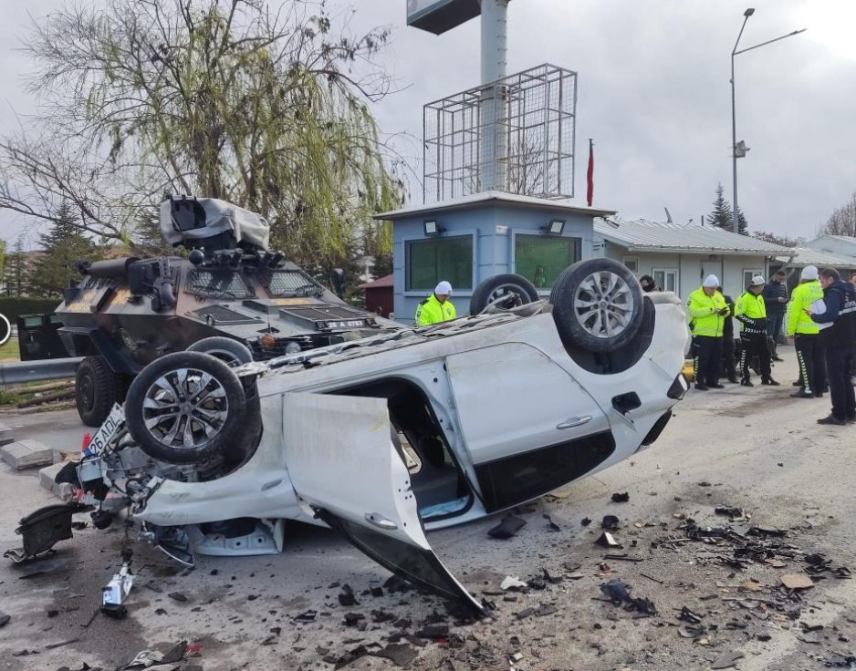Trafik uygulama noktasında feci kaza: 5'i polis 6 yaralı - Resim: 6