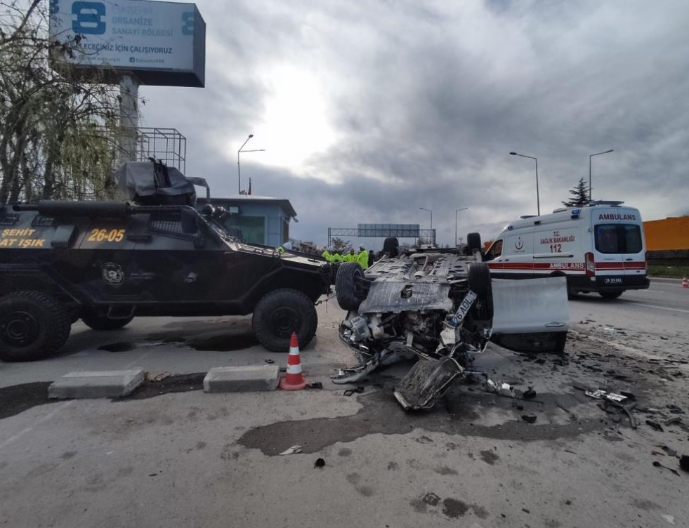Trafik uygulama noktasında feci kaza: 5'i polis 6 yaralı - Resim: 5