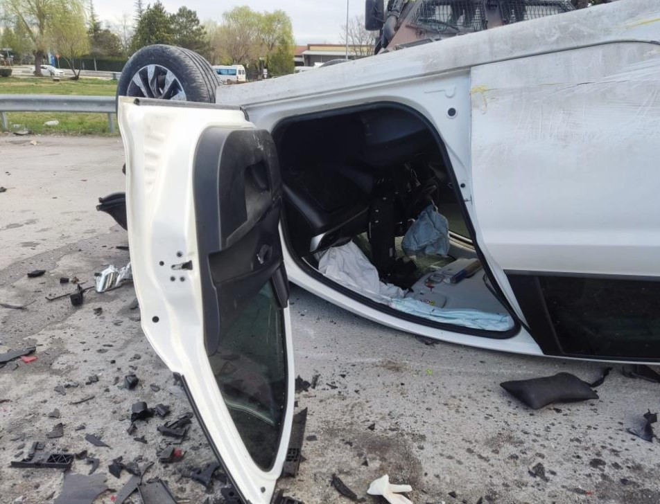 Trafik uygulama noktasında feci kaza: 5'i polis 6 yaralı - Resim: 4