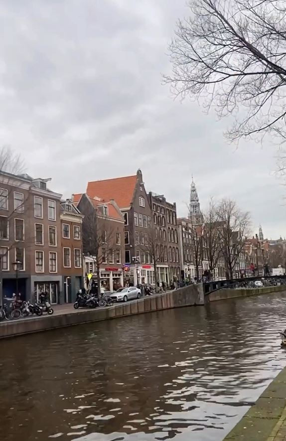Amsterdam’da evlerin neden yamuk olduğu ve tepelerinde kanca olduğu belli oldu - Resim: 6